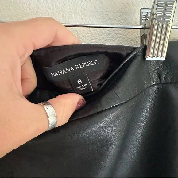 Banana Republic Genuine Lamb Leather mini tulip skirt, size 8 - Picture 4 of 5